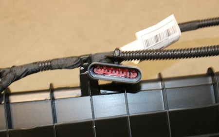 ZDERZAK IVECO DAILY 14> TYŁ STOPIEŃ CZARNY CZUJNIK PARKOWANIA